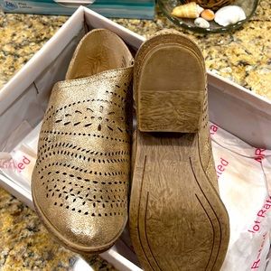 Cave sees Gold midi zip up bootie